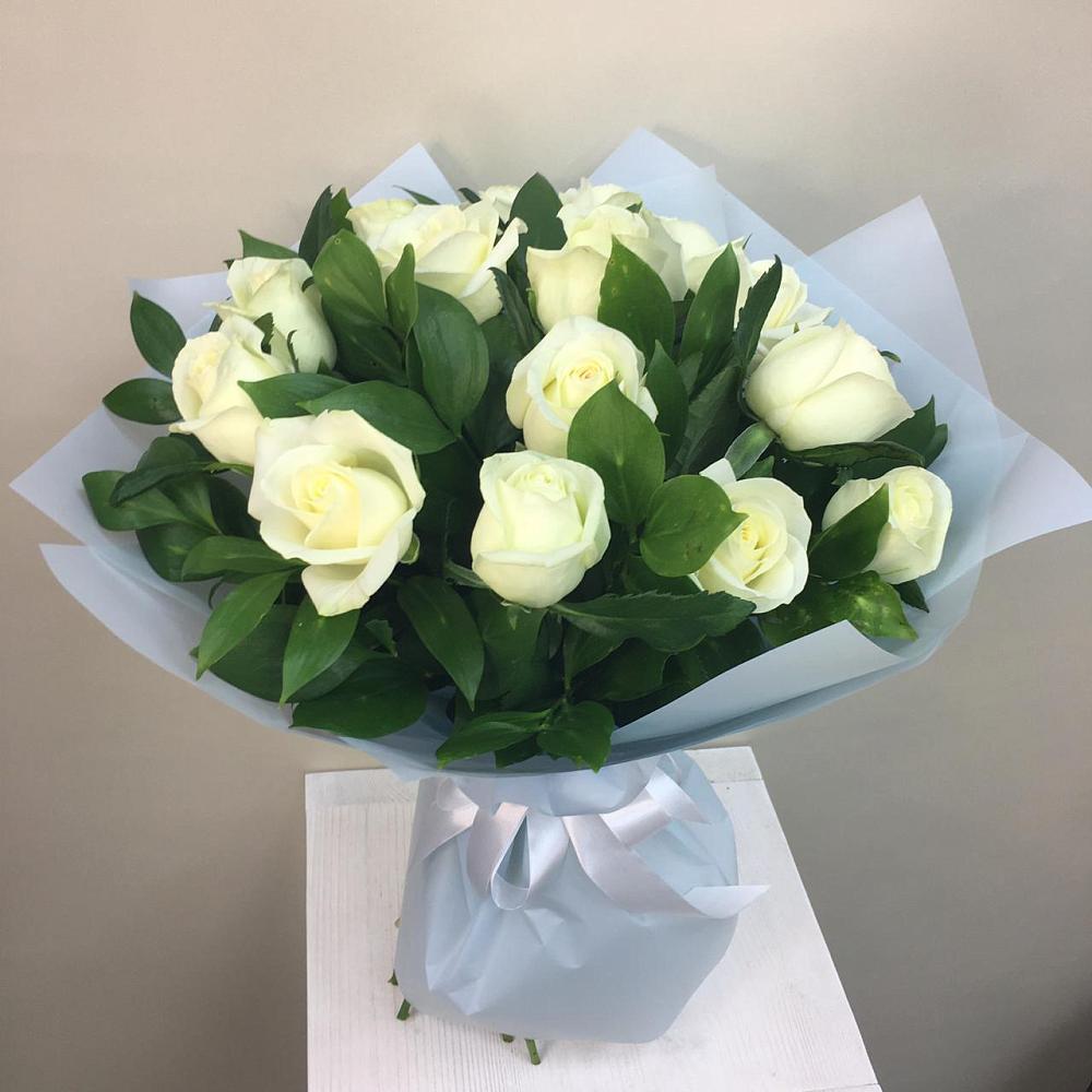 Букет 15 Белых роз Проуд в Шумский