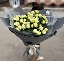 Букет Белые кустовые розы Солинеро в Шумский