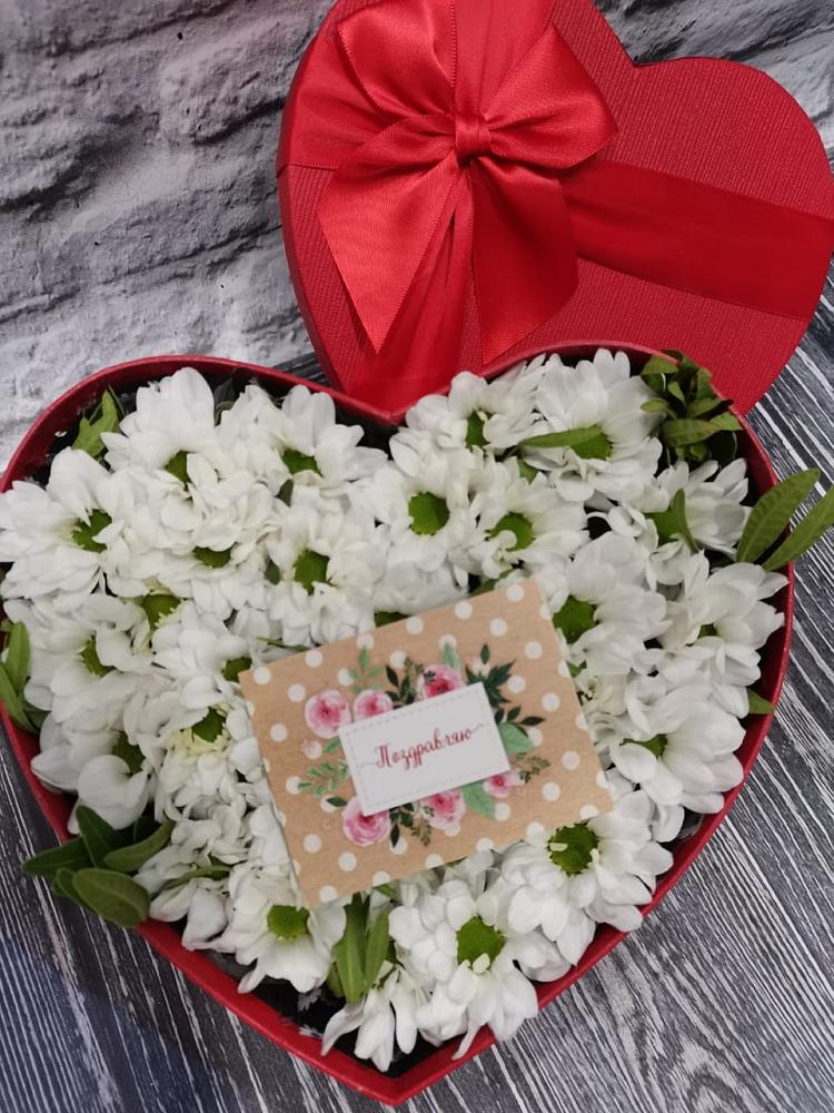 Цветочная композиция из Хризантемы в виде сердца в Шумский