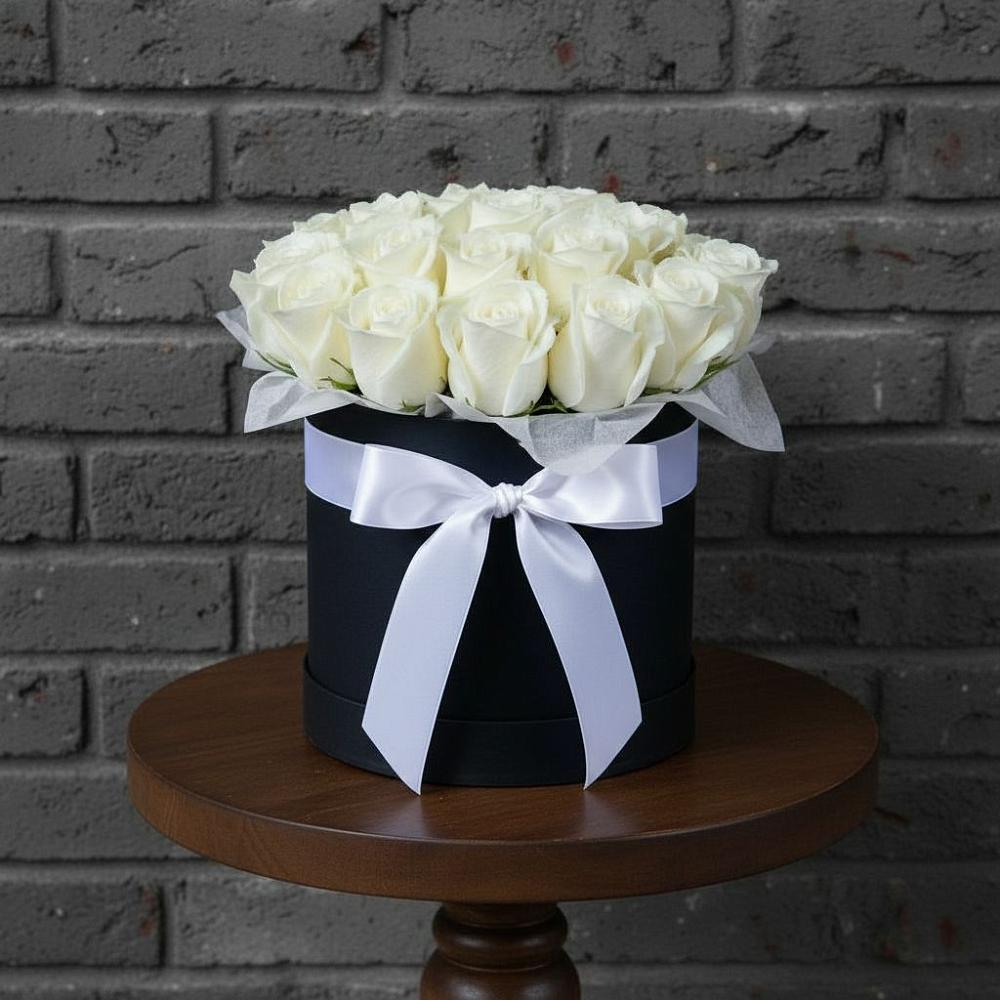 Цветочная композиция из Розы в шляпной коробке в Шумский