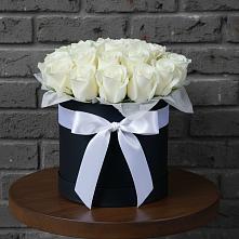 Цветочная композиция из Розы в шляпной коробке в Шумский